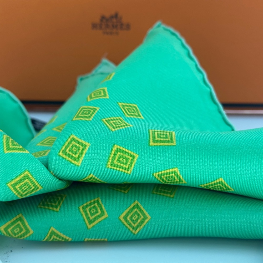 HERMES Green Pocket Square - Excellent Pre-owned